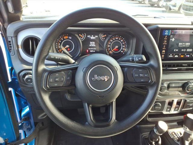 Used 2025 Jeep Wrangler Sport image 7