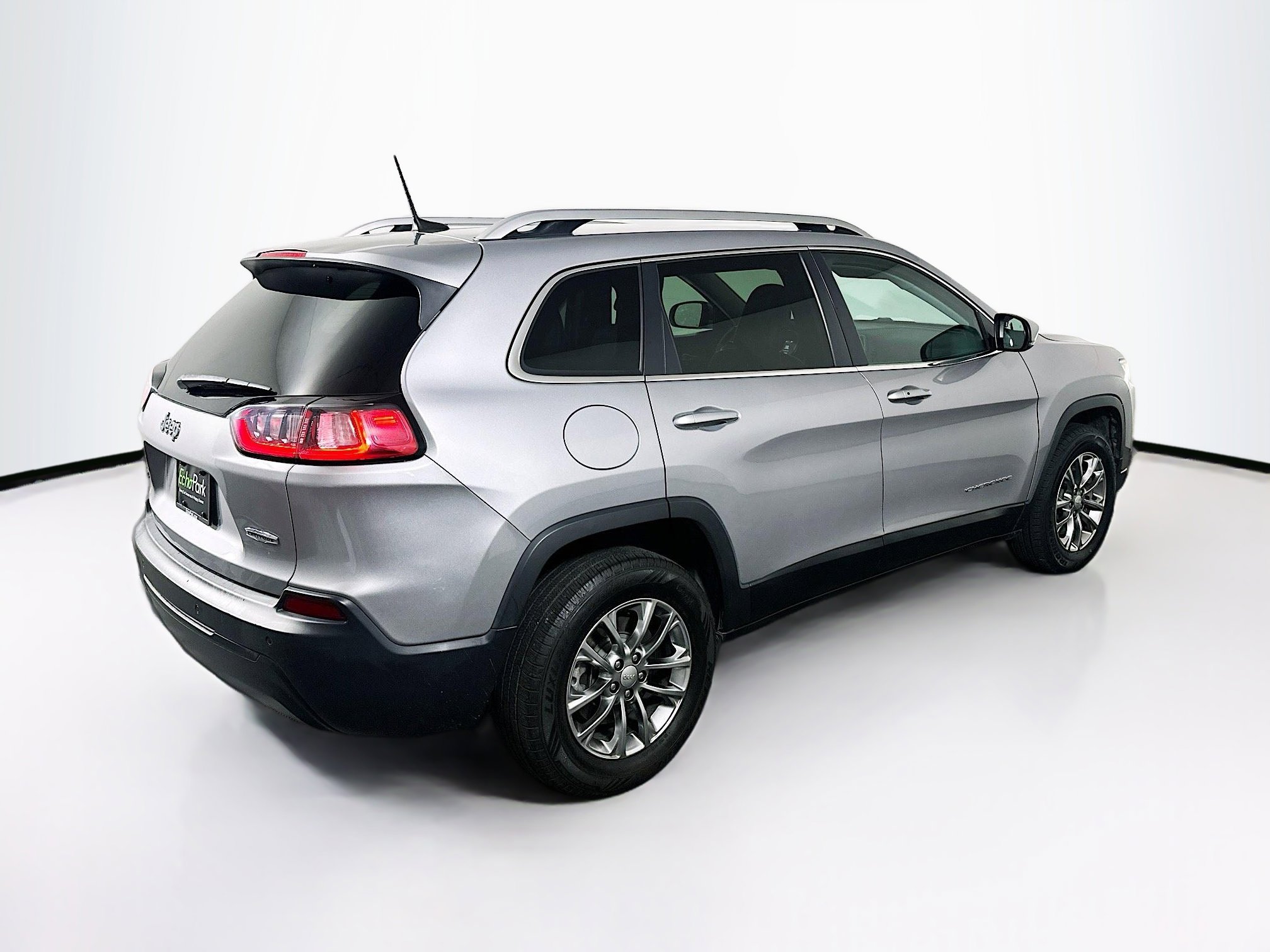 Used 2019 Jeep Cherokee Latitude Plus w/ Cold Weather Group AWD/4WD image 9