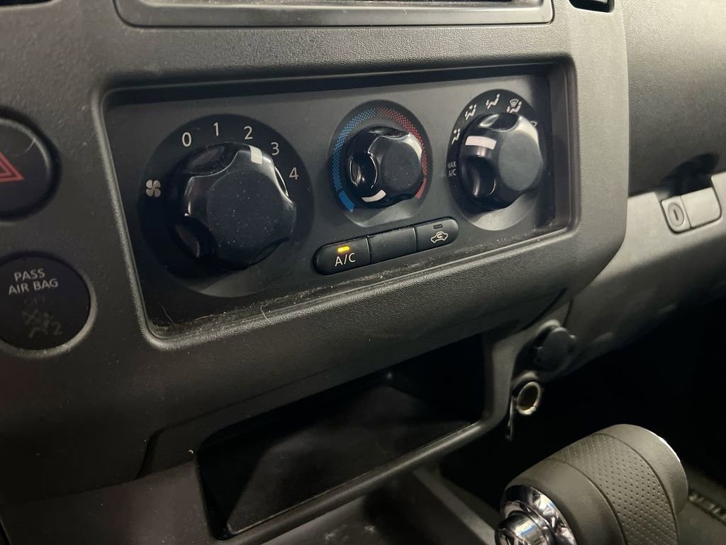 Used 2007 Nissan Frontier SE w/ SE Value Truck Pkg RWD image 15