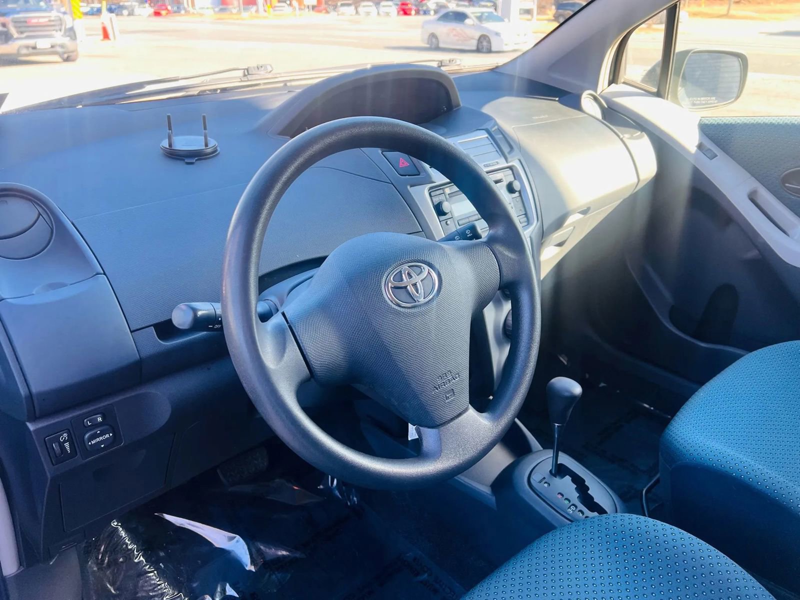 Used 2008 Toyota Yaris 2-Door Hatchback image 21