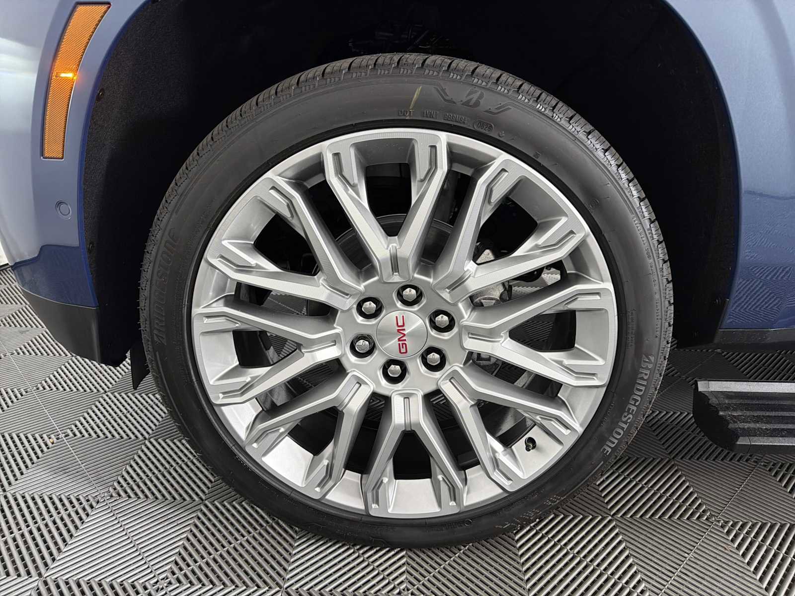 New 2026 GMC Yukon XL Denali AWD/4WD image 9