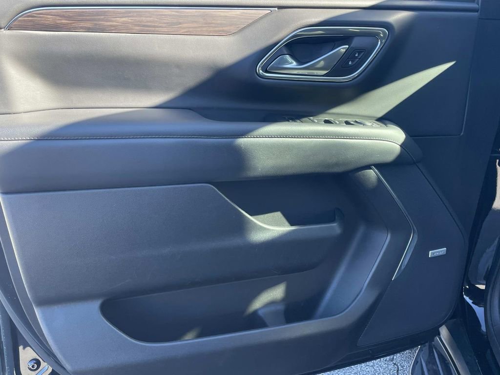 Used 2022 Chevrolet Suburban Z71 image 17