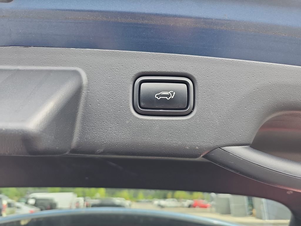 Used 2023 Kia Niro SX Touring FWD image 17
