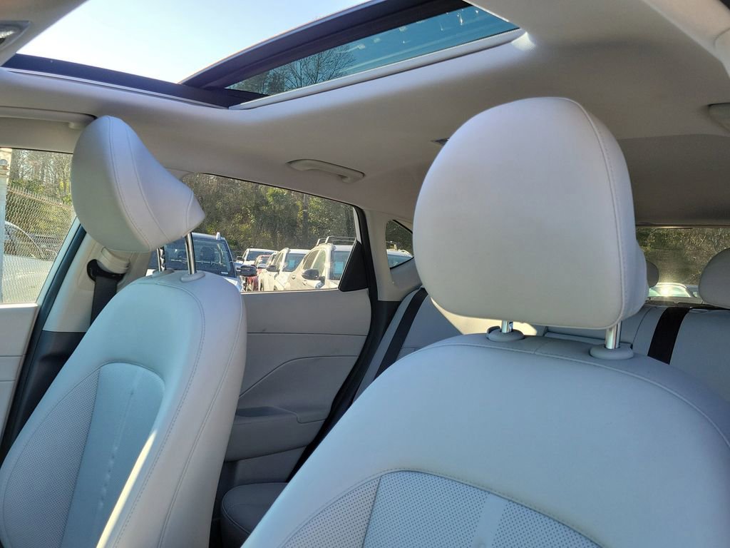 Certified 2025 Hyundai Kona Limited image 21