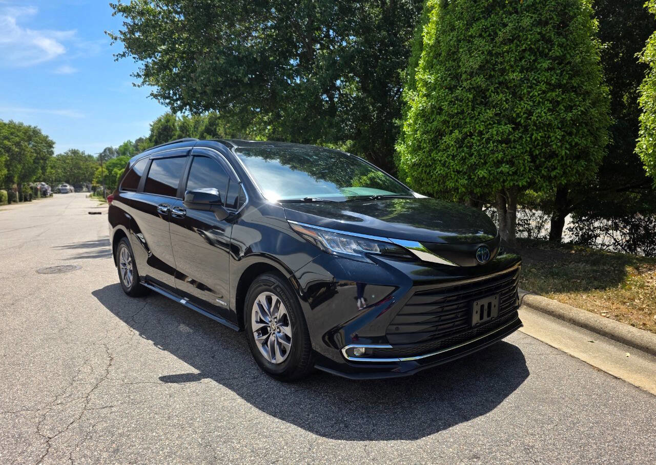 Used 2021 Toyota Sienna XLE FWD image 7