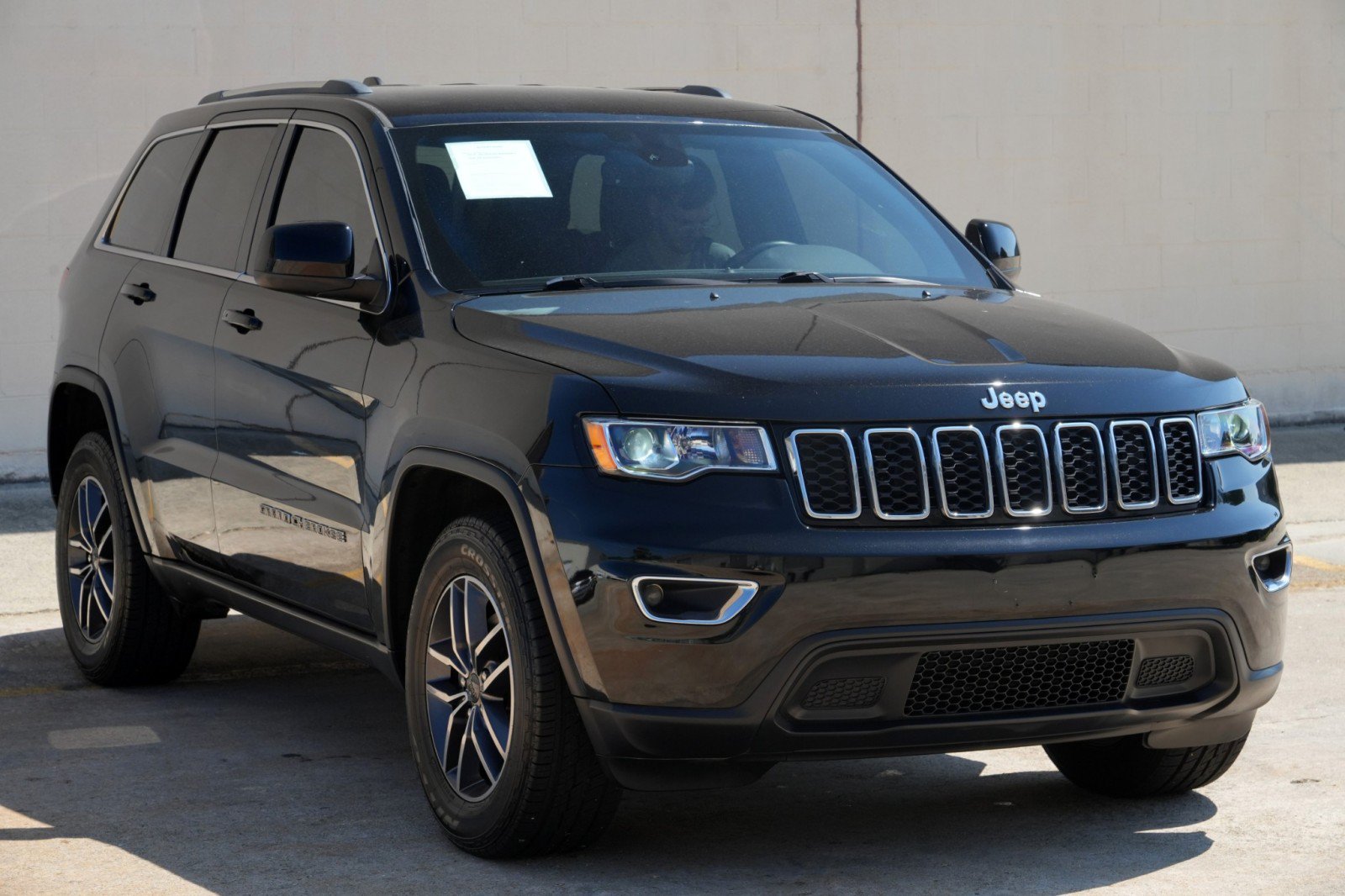 Used 2019 Jeep Grand Cherokee Laredo w/ 18" Wheel & 8.4" Radio Group AWD/4WD image 50