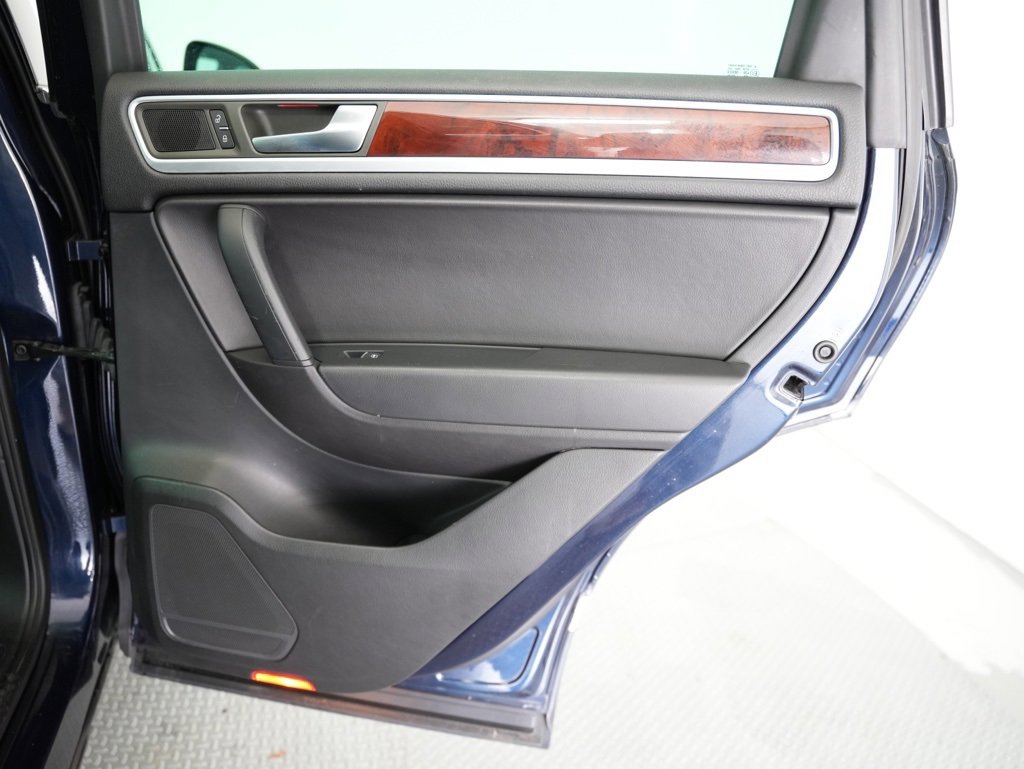 Used 2013 Volkswagen Touareg VR6 image 42