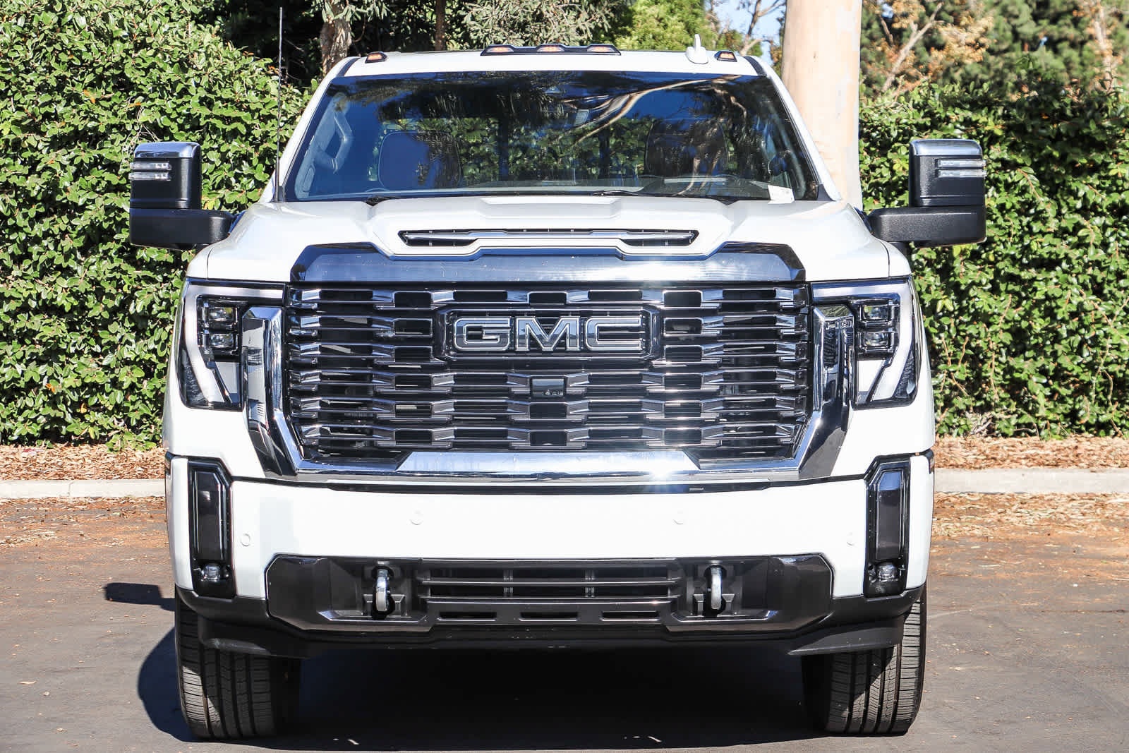 Used 2024 GMC Sierra 2500 Denali Ultimate AWD/4WD image 2