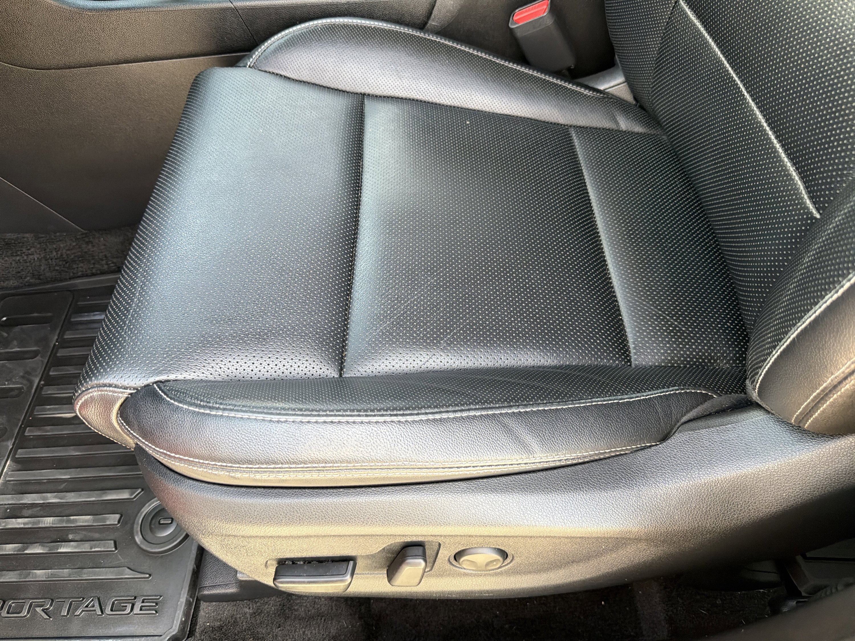 Used 2022 Kia Sportage EX w/ EX Technology Package FWD image 18