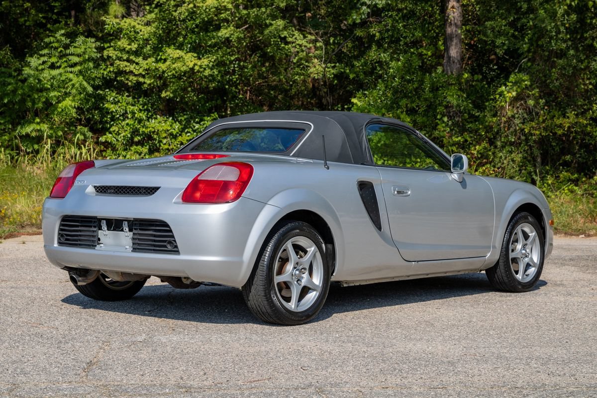 Used 2002 Toyota MR2 RWD image 6