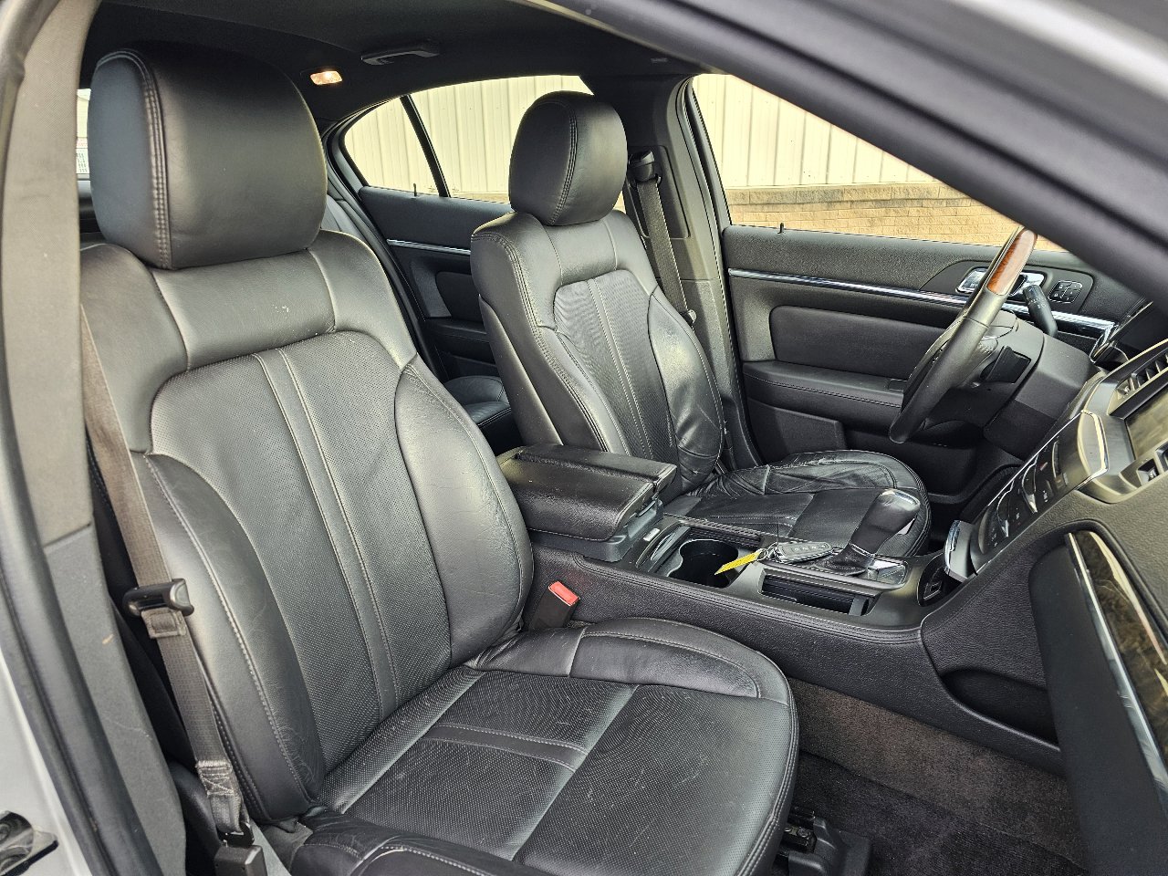 Used 2014 Lincoln MKS image 21