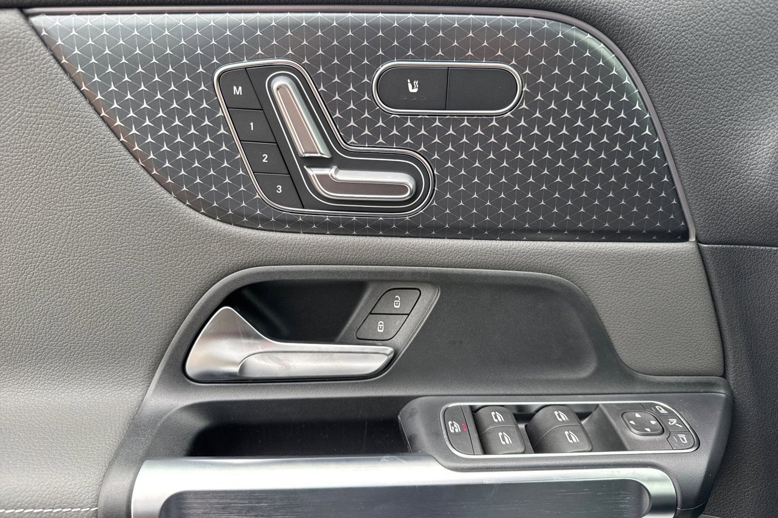 New 2025 Mercedes-Benz EQB 350 4MATIC SUV image 12