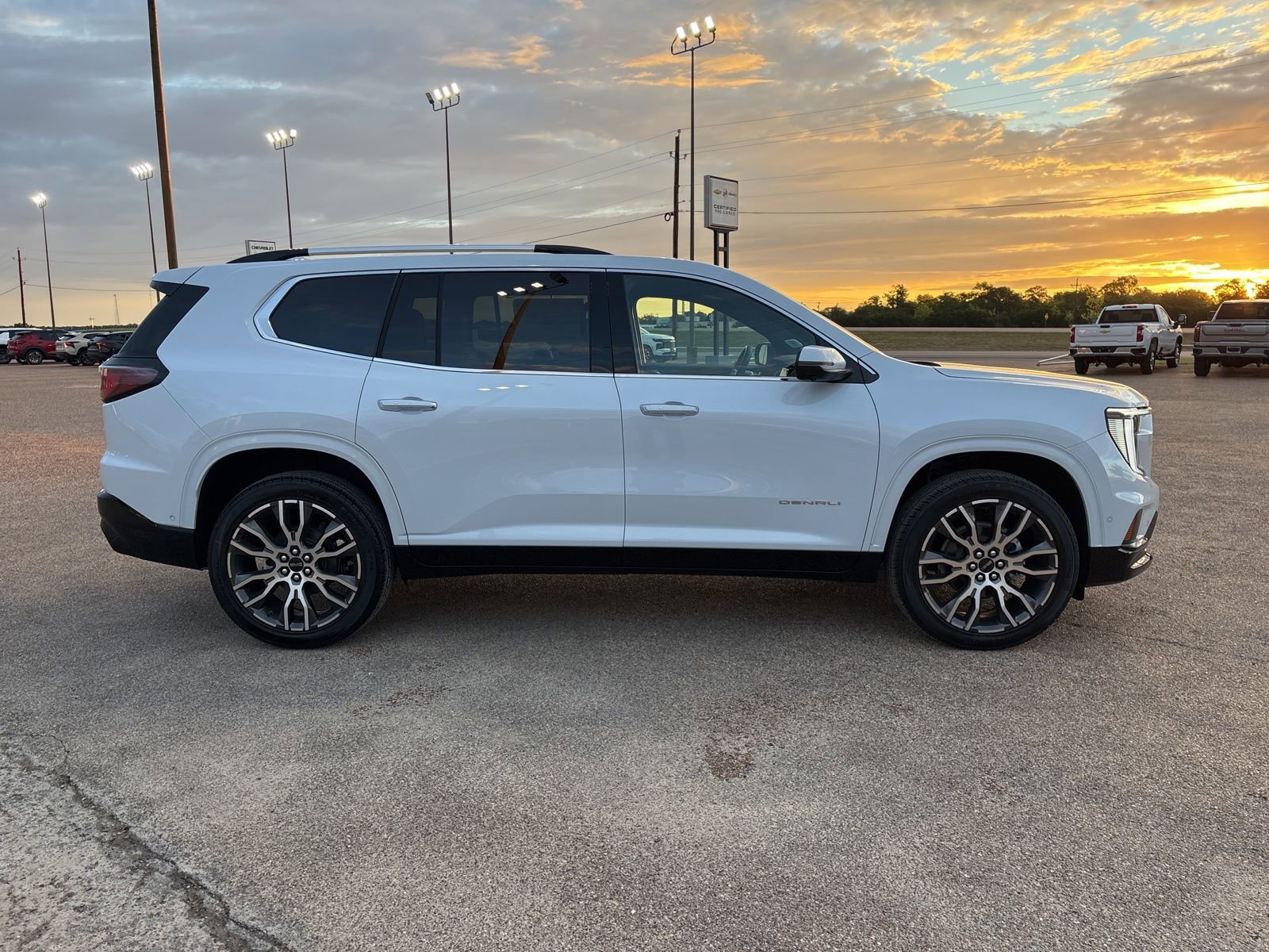 New 2026 GMC Acadia Denali Ultimate AWD/4WD image 7