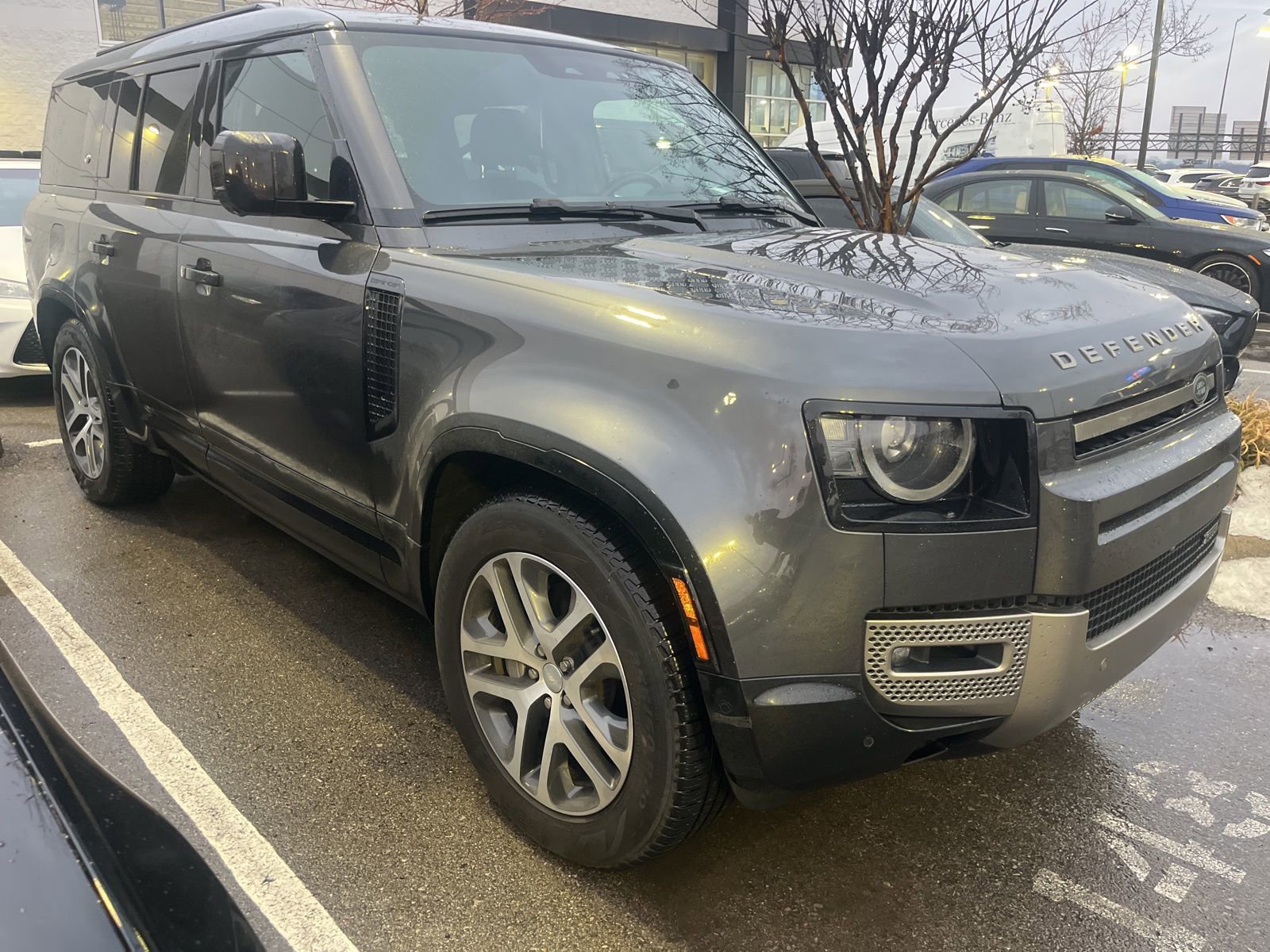 Used 2023 Land Rover Defender 130 X-Dynamic SE image 1