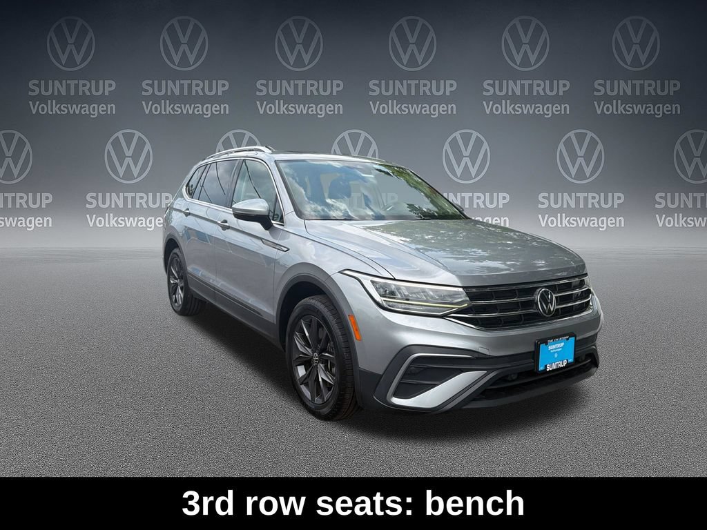 Used 2023 Volkswagen Tiguan SE w/ Panoramic Sunroof Package FWD image 18
