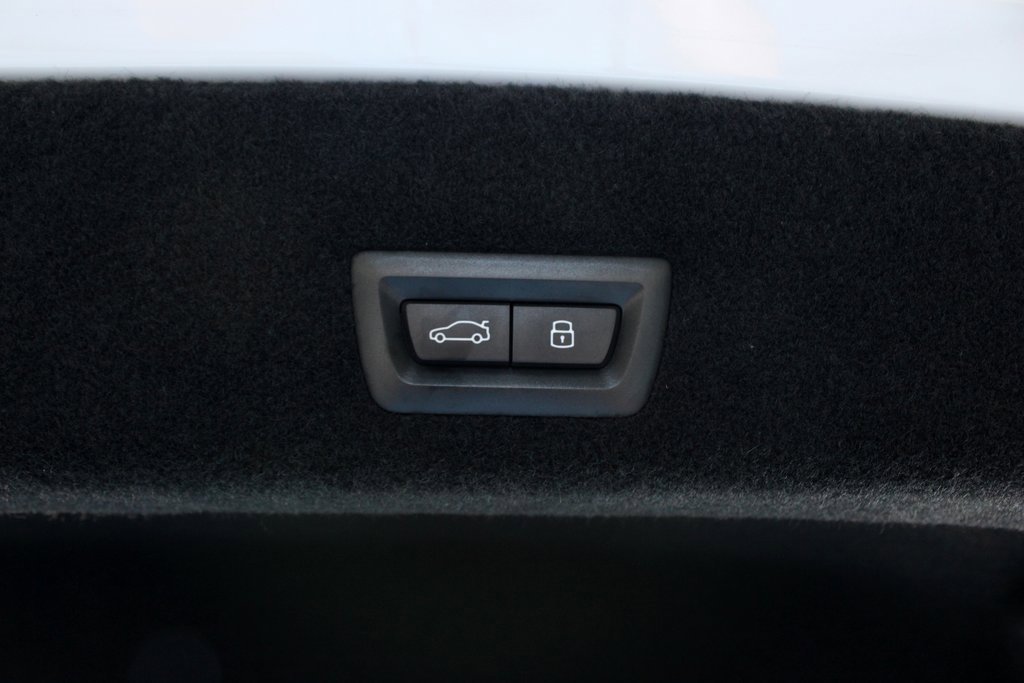 Used 2025 BMW 740i image 32