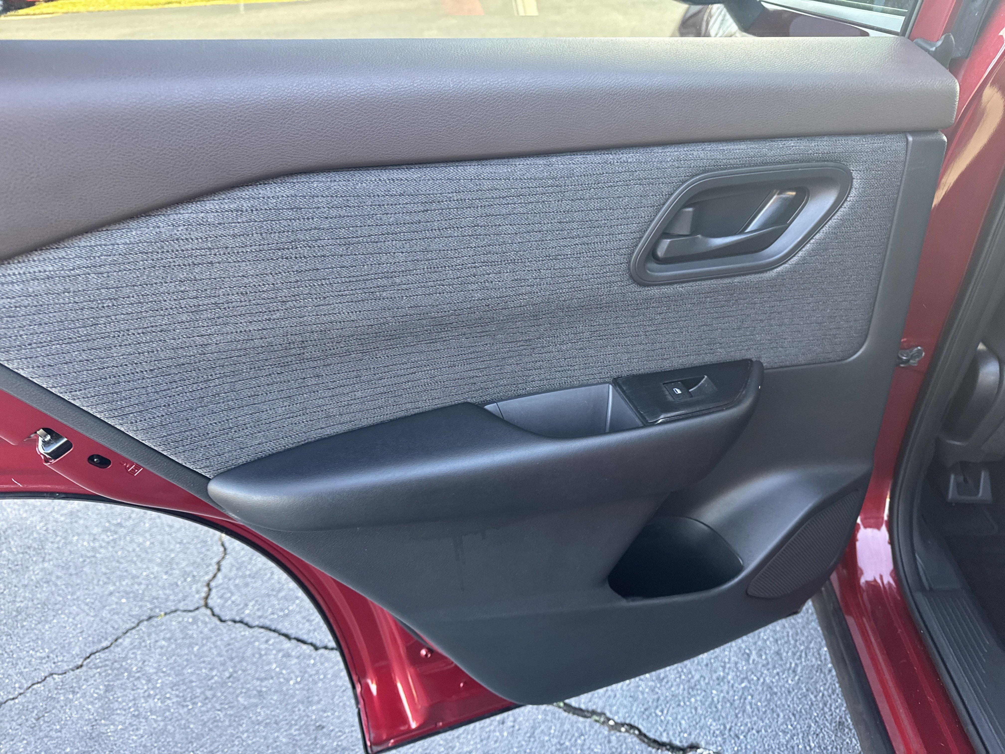 Used 2023 Nissan Rogue S image 26