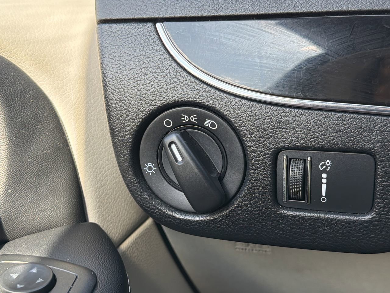 Used 2016 Dodge Grand Caravan SE FWD image 24