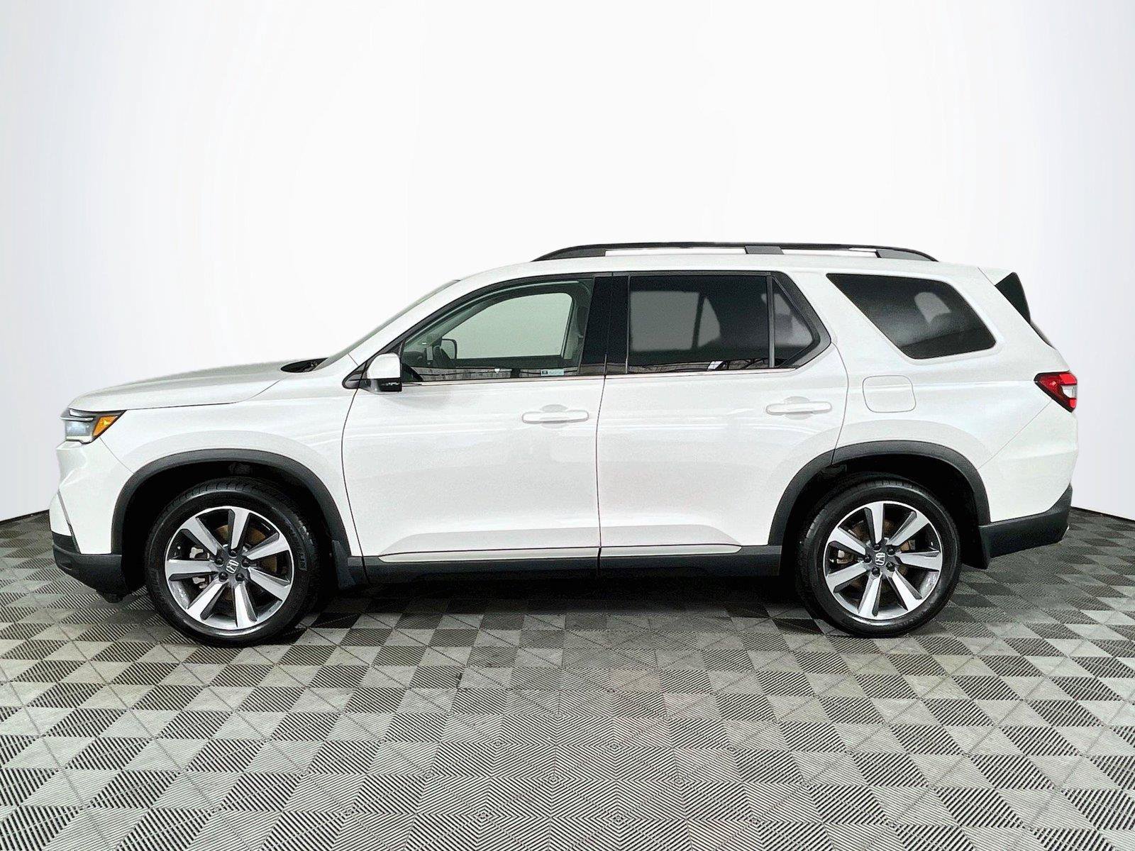 Certified 2023 Honda Pilot Touring image 4