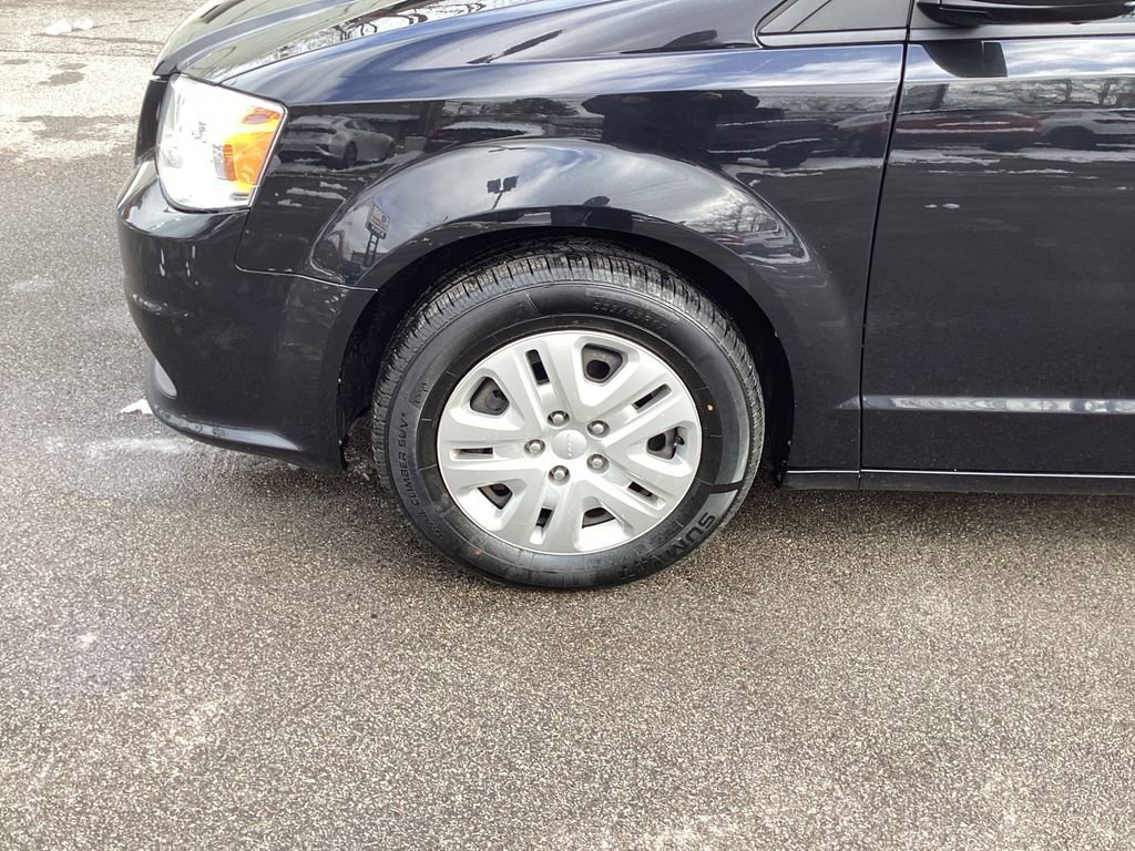 Used 2019 Dodge Grand Caravan SE w/ UConnect Hands-Free Group image 26