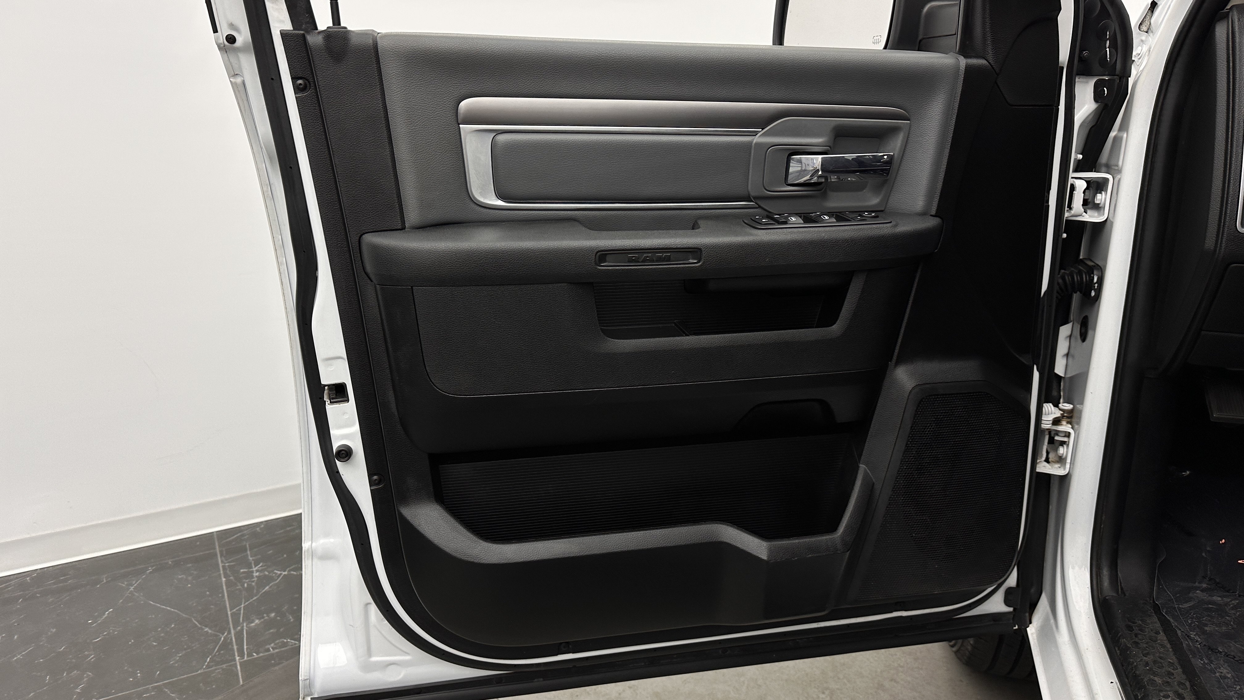 Used 2021 RAM 1500 Classic SLT RWD image 10
