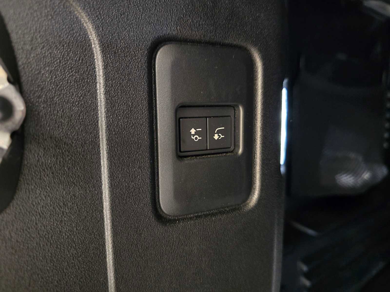 Used 2025 Land Rover Defender 110 S AWD/4WD image 15