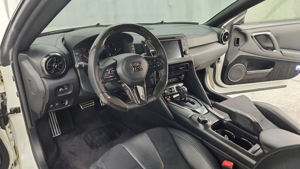 Used 2019 Nissan GT-R AWD/4WD image 47