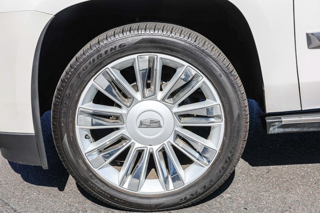 Used 2017 Cadillac Escalade ESV Platinum RWD image 35
