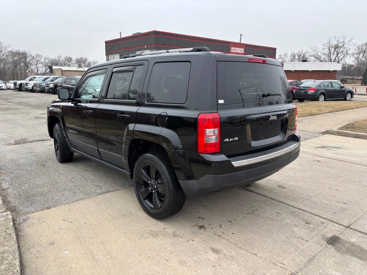 Used 2013 Jeep Patriot Latitude w/ Altitude Pkg image 15