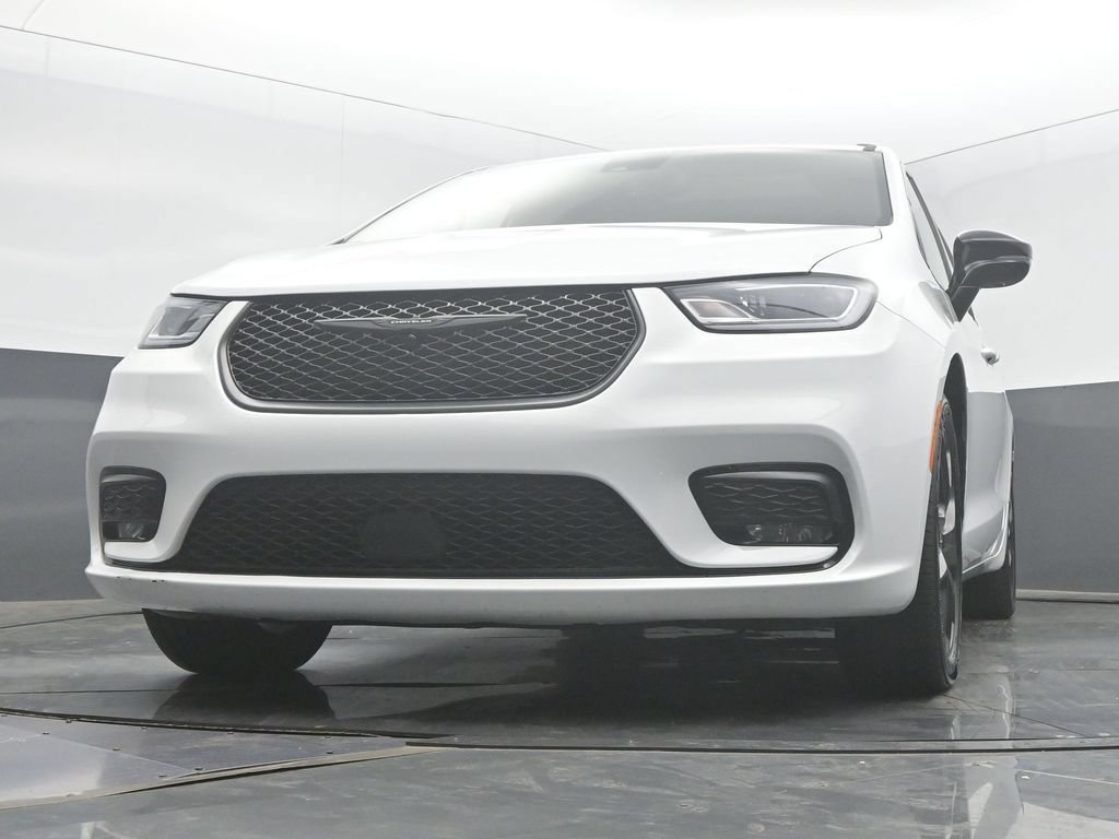 Used 2025 Chrysler Pacifica Limited FWD image 50