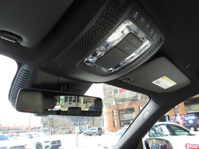 Used 2025 Mercedes-Benz GLB 250 4MATIC image 18