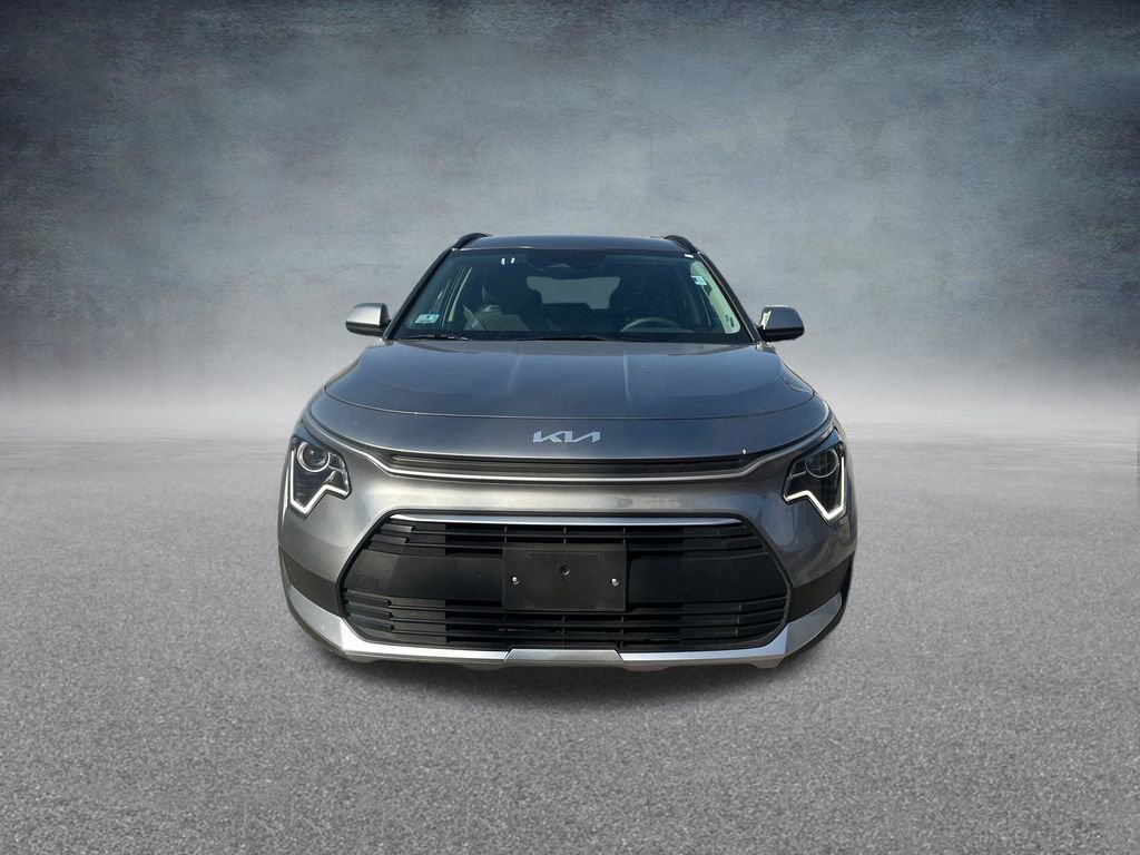 Used 2025 Kia Niro LX image 9