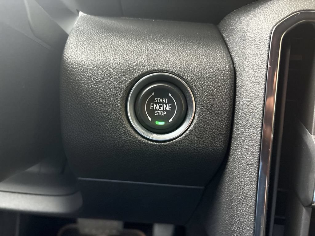 Certified 2025 GMC Acadia AT4 AWD/4WD image 17