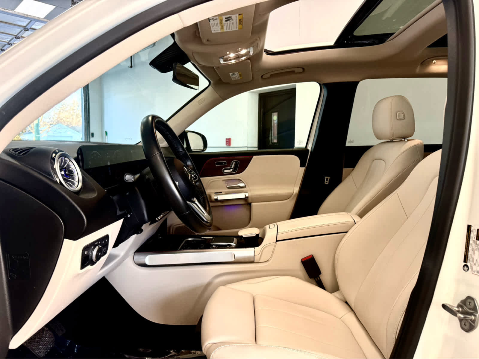 Used 2023 Mercedes-Benz GLB 250 4MATIC image 10