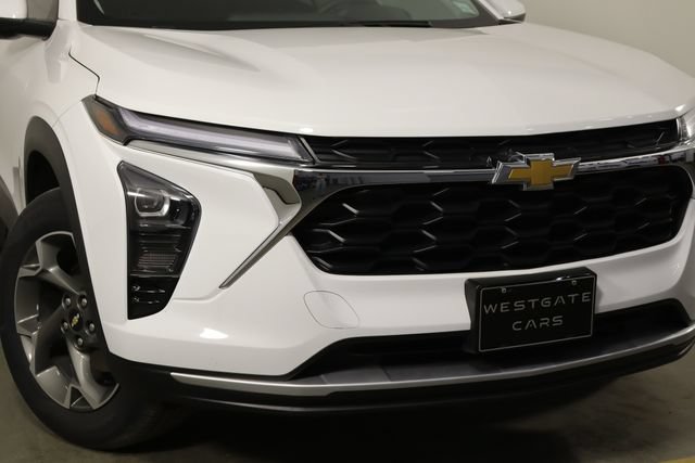 Used 2025 Chevrolet Trax LT w/ Driver Confidence Package FWD image 40