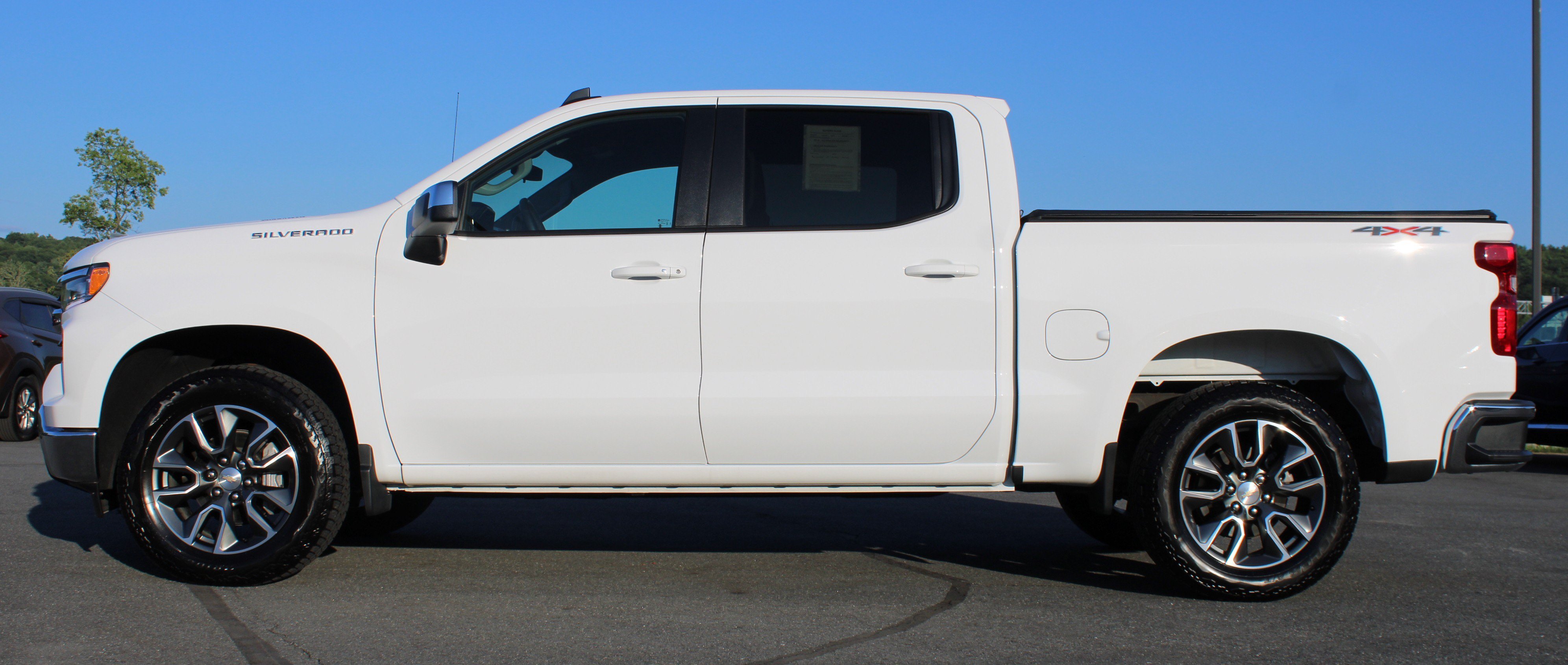 Used 2024 Chevrolet Silverado 1500 LT AWD/4WD image 12
