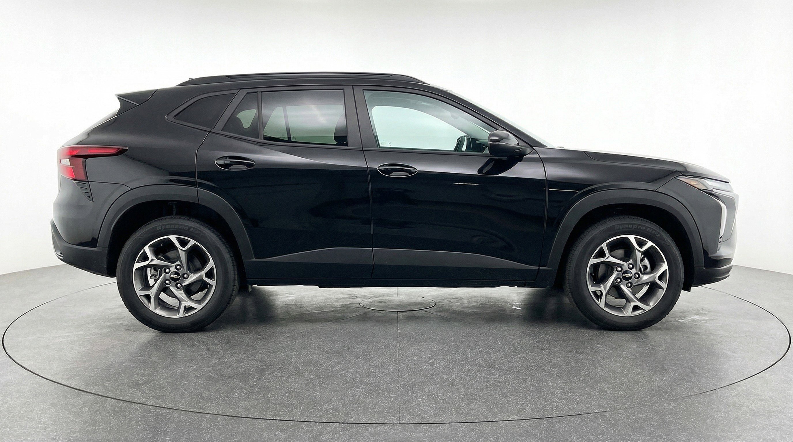 Used 2025 Chevrolet Trax LT w/ LT Convenience Package image 11