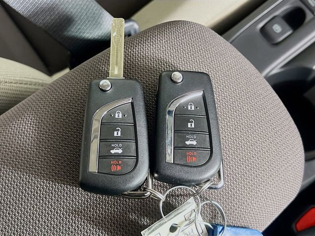 Used 2025 Toyota Corolla LE image 32