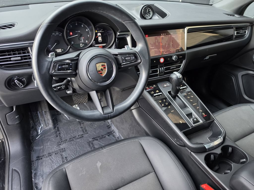 Certified 2023 Porsche Macan AWD/4WD image 4
