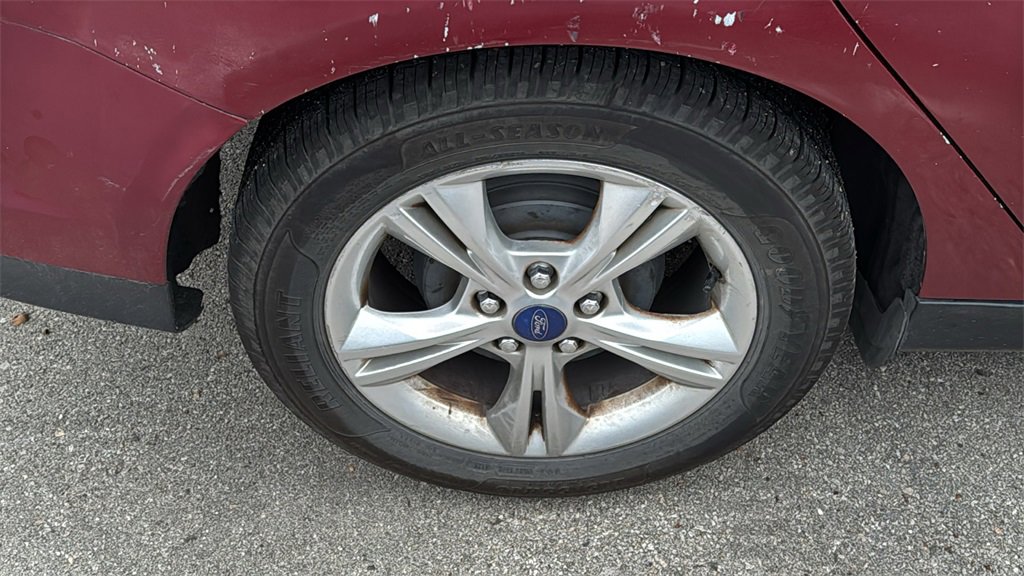 Used 2013 Ford Focus SE w/ SE Winter Pkg image 9