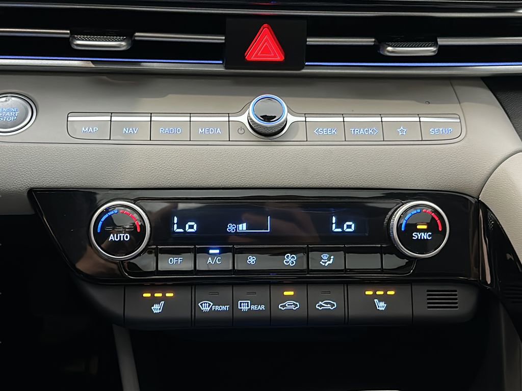 Certified 2025 Hyundai Elantra Limited image 26
