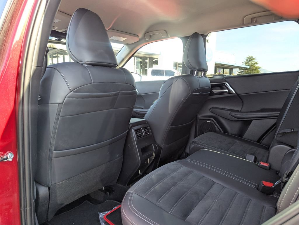 Used 2025 Mitsubishi Outlander SE AWD/4WD image 33