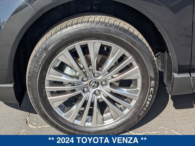 Used 2024 Toyota Venza Limited AWD/4WD image 9