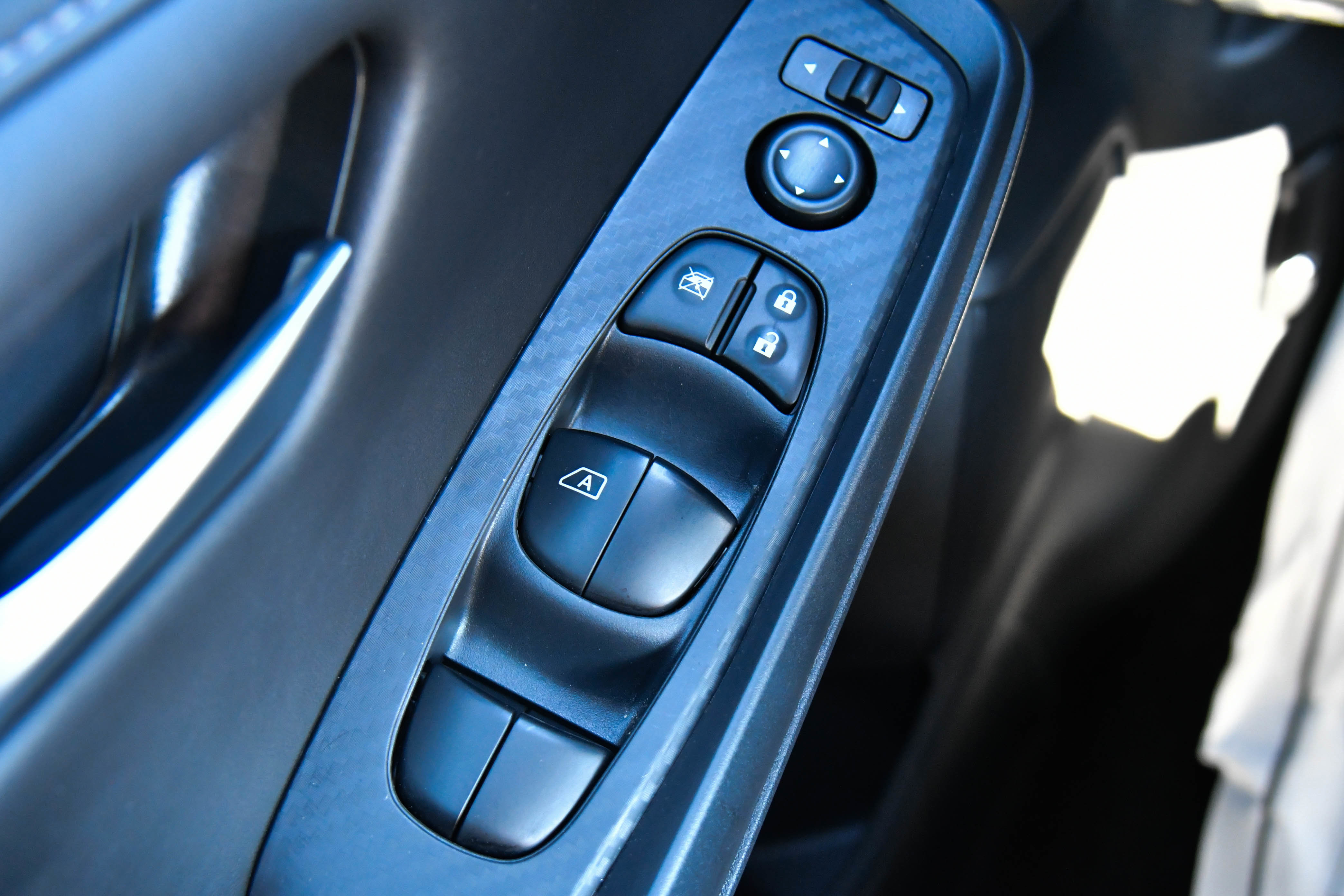 Used 2025 Nissan Sentra SV image 30