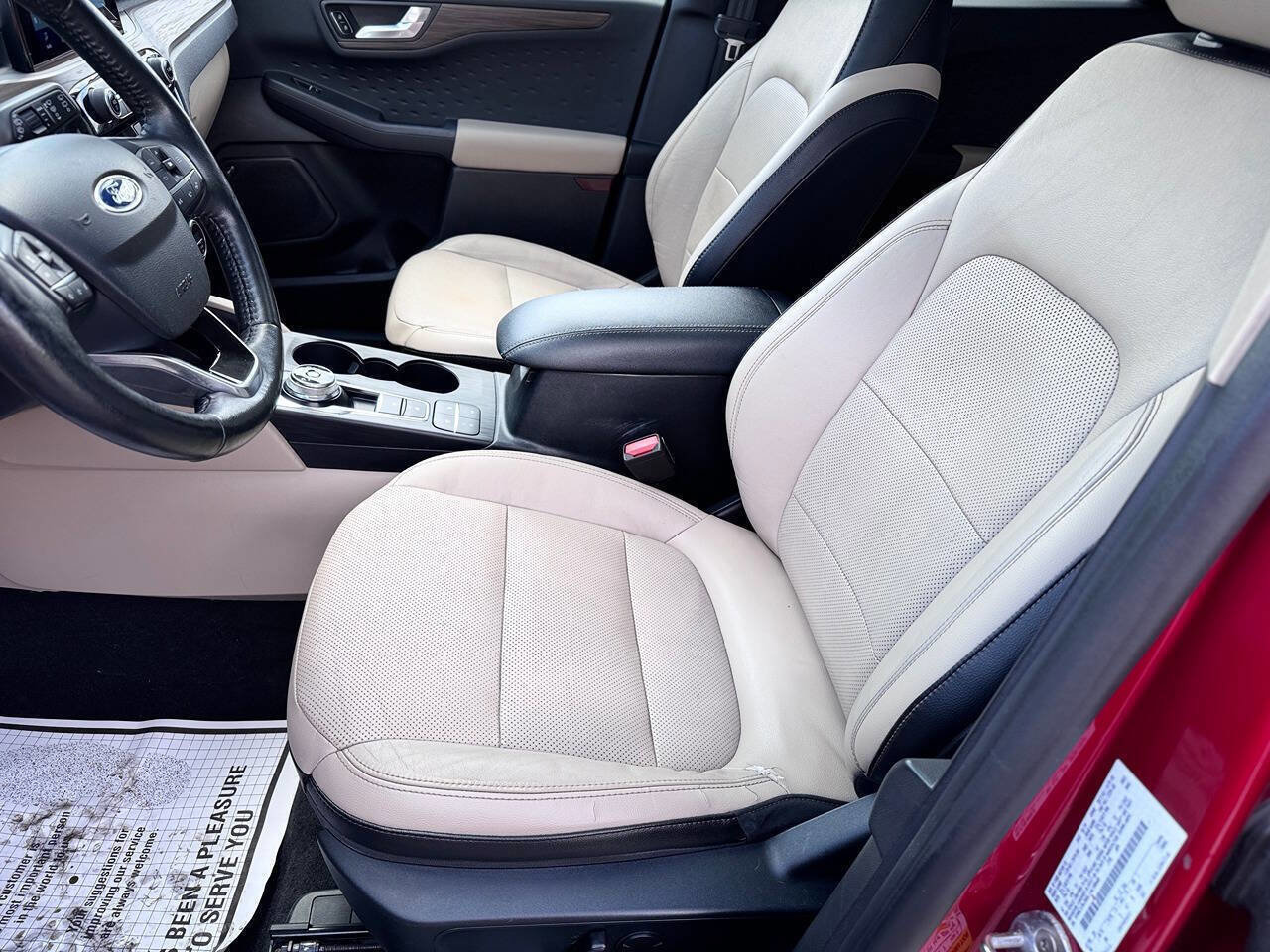 Used 2020 Ford Escape Titanium image 9