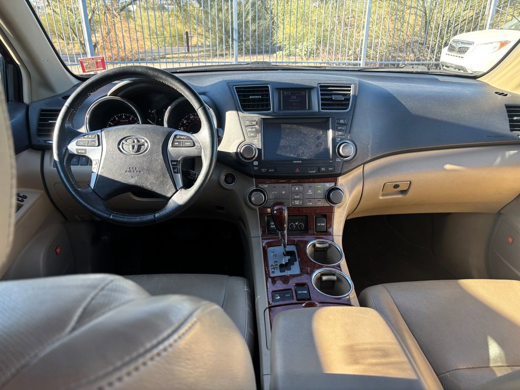 Used 2012 Toyota Highlander Limited image 3