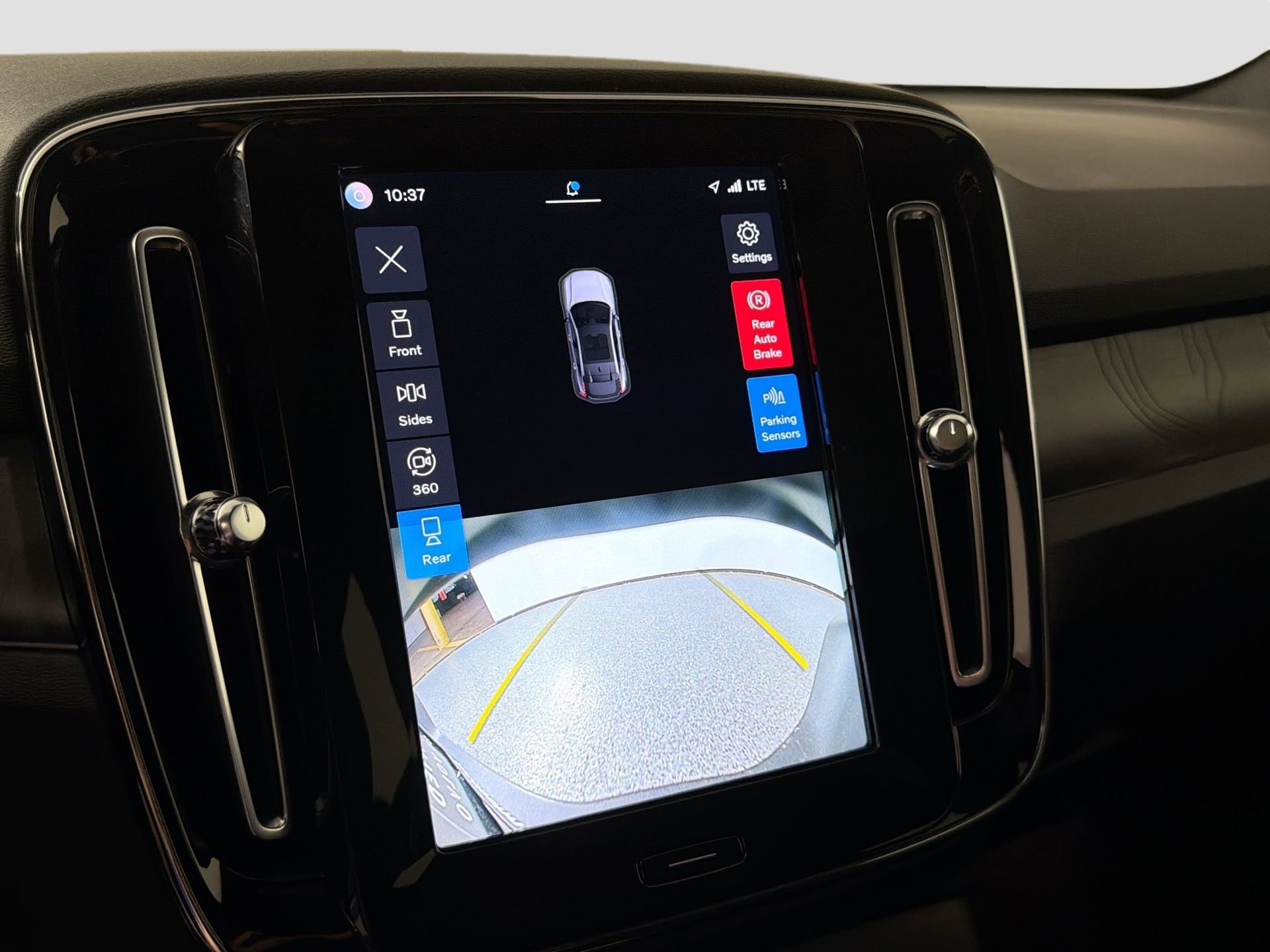 Certified 2023 Volvo C40 P8 Recharge Ultimate AWD/4WD image 14