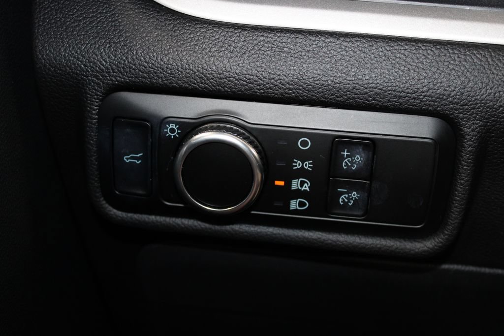 Used 2024 Ford Explorer XLT RWD image 43