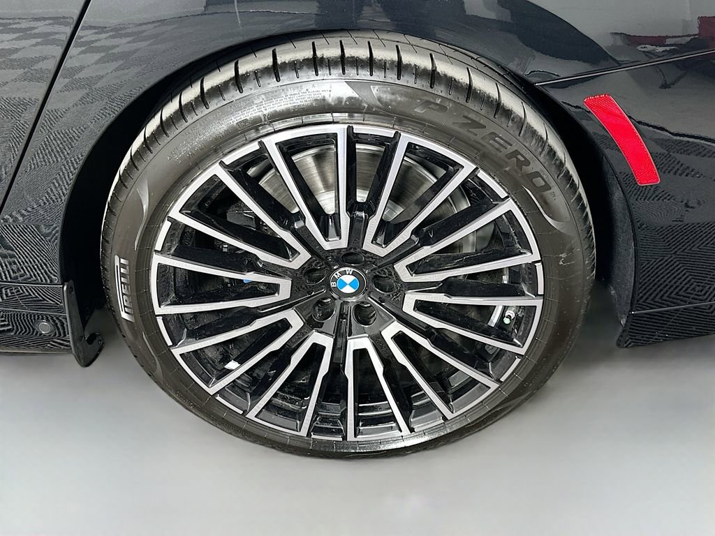 New 2026 BMW 750e xDrive w/ Executive Package image 23