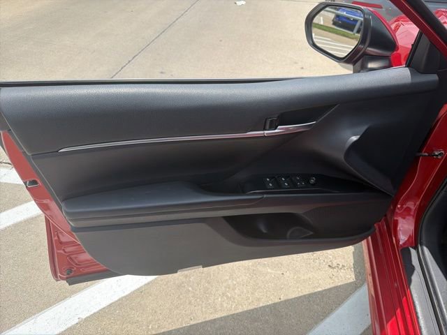 Used 2019 Toyota Camry SE w/ Convenience Package FWD image 11